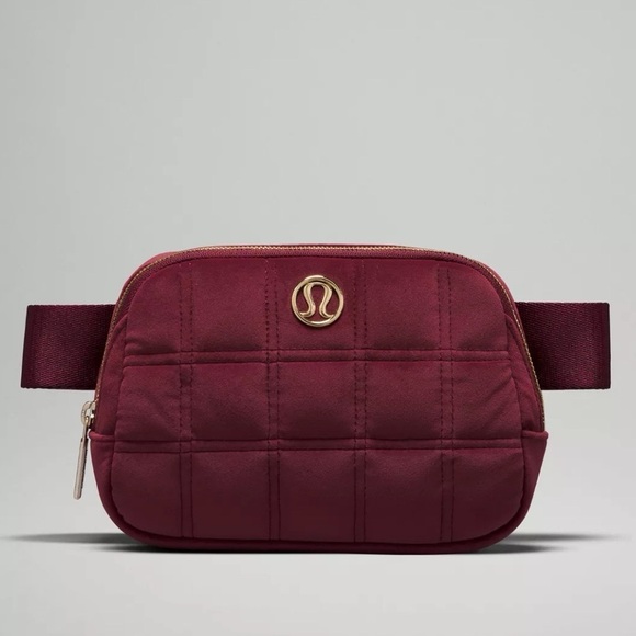 Lululemon Everywhere Belt Bag Quilted Velour Wine Berry Velvet Crossbody Bag NWT - Picture 1 of 9